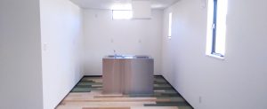 写真のキッチンは、サンワカンパニーさんの ステンレスキッチンです。👍👍✨✨LDKに設置しています。阿久根市デザイナーズアパート😀😀✨✨✨ Nshome