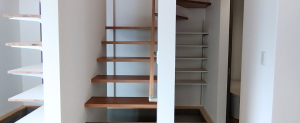 小さなお家の階段は、自由に注文できる 階段専門メーカ タハラさんに作ってもらった、 スケルトン階段です。😁　✨✨✨ Nshome